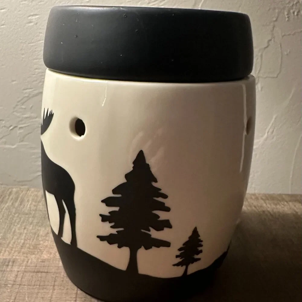 Scentsy Warmer Yukon Moose Retired Outdoor Wildlife Cabin Lodge Yellowstone - Picture 2 of 3
